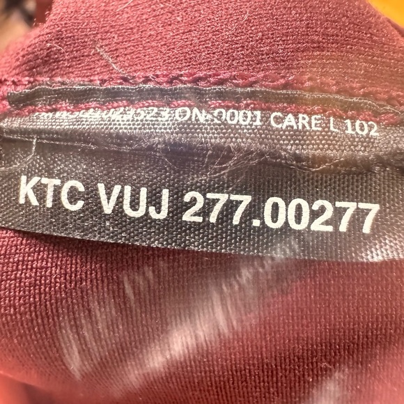 On Running Active Tights in "Mulberry" Size XS - Picture 15 of 15